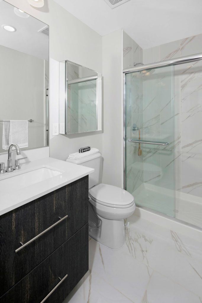 Hudson House East - Bathoom